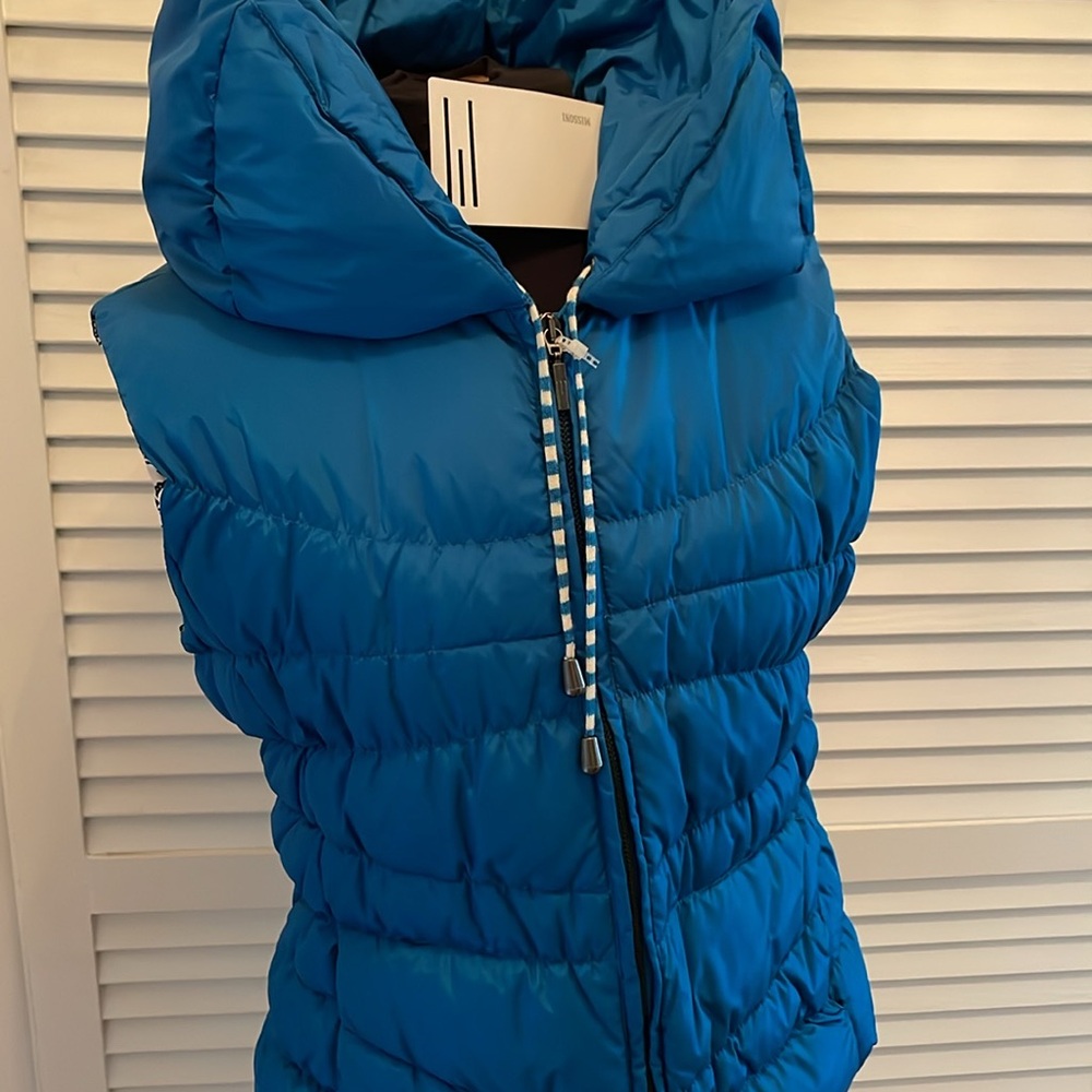 NWT Missoni down bright blue vest size 10
high collar/colorful lining ,pockets